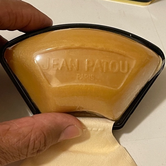 JOY DE BAIN 100G
PERFUMED SOAP (NEW WITH BOX) - Picture 10 of 10